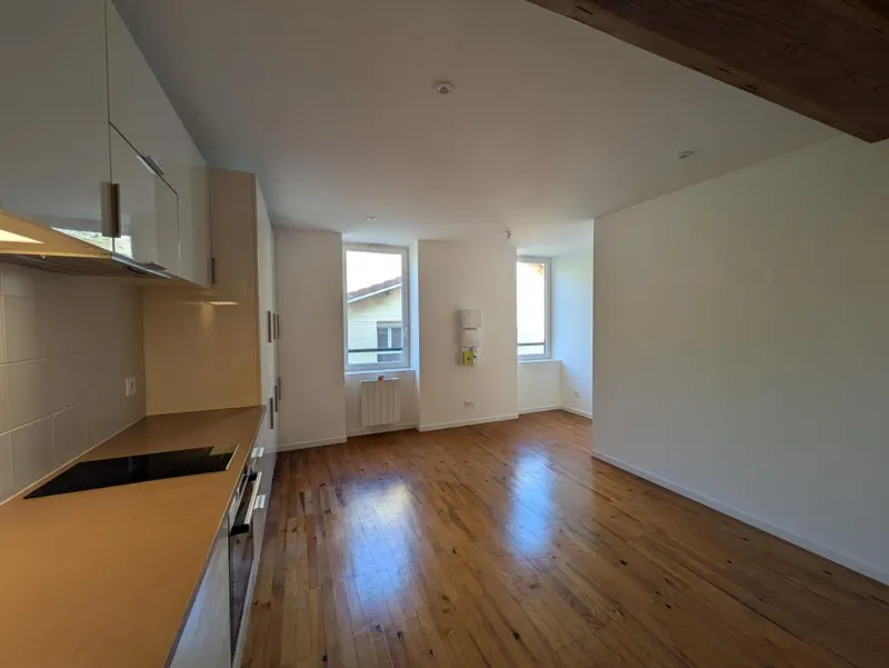T1 à Bourgoin Jallieu : Studio de 27m² avec cuisine équipée