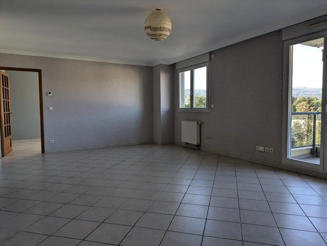 Loue appartement duplex T4 - Bourgoin-Jallieu - Proche parc : photo 2 sur 8