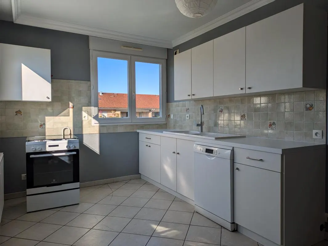 Loue appartement duplex T4 - Bourgoin-Jallieu - Proche parc : photo 3 sur 8