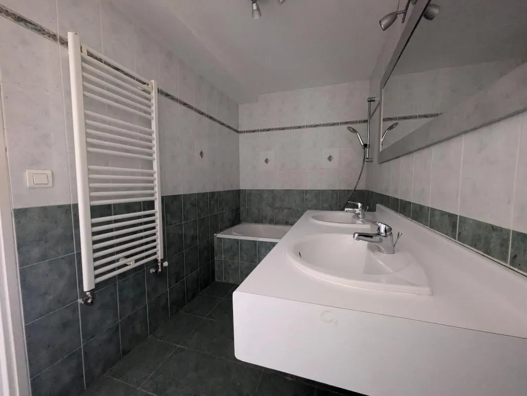 Loue appartement duplex T4 - Bourgoin-Jallieu - Proche parc : photo 8 sur 8