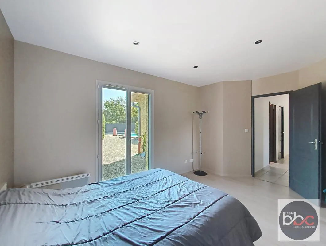 MAISON RECENTE - 3 CHAMBRES - 1 BUREAU - PISCINE : photo 6 sur 9