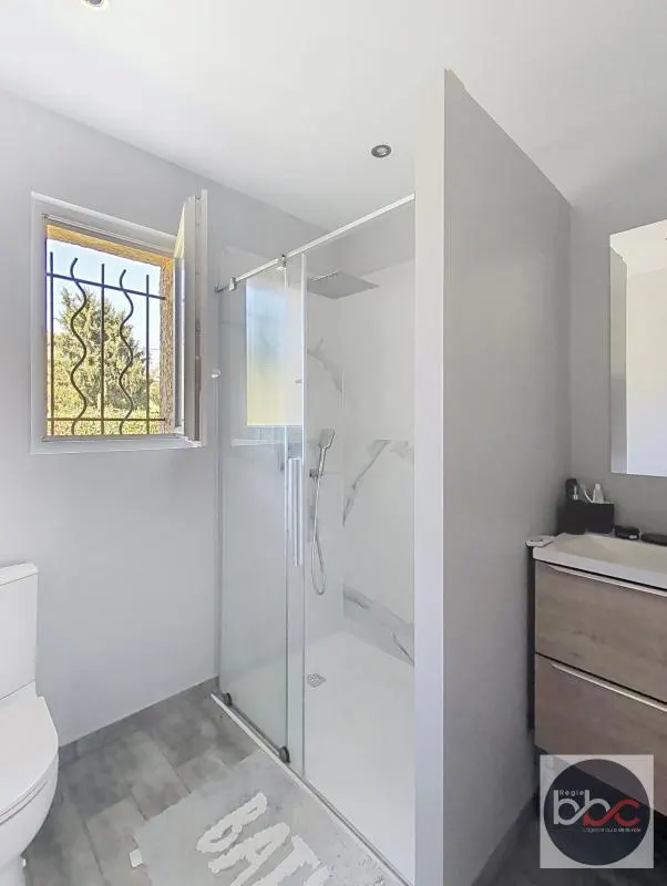 MAISON RECENTE - 3 CHAMBRES - 1 BUREAU - PISCINE : photo 7 sur 9