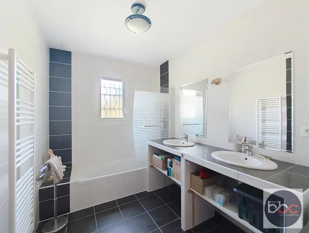 MAISON RECENTE - 3 CHAMBRES - 1 BUREAU - PISCINE : photo 9 sur 9