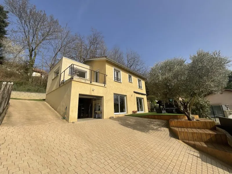 Villa à Bourgoin Jallieu : Maison 5 pièces 120m2