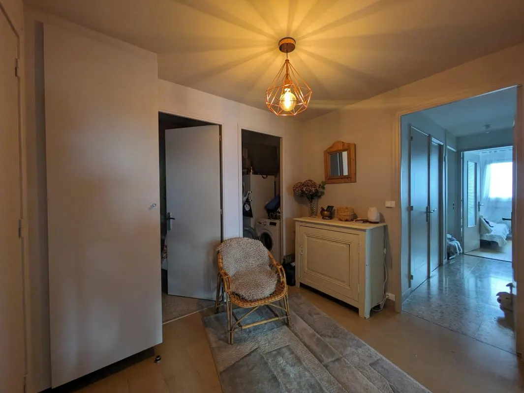 Bel appartement T4 Bourgoin Jallieu - Chauffage collectif : photo 4 sur 7