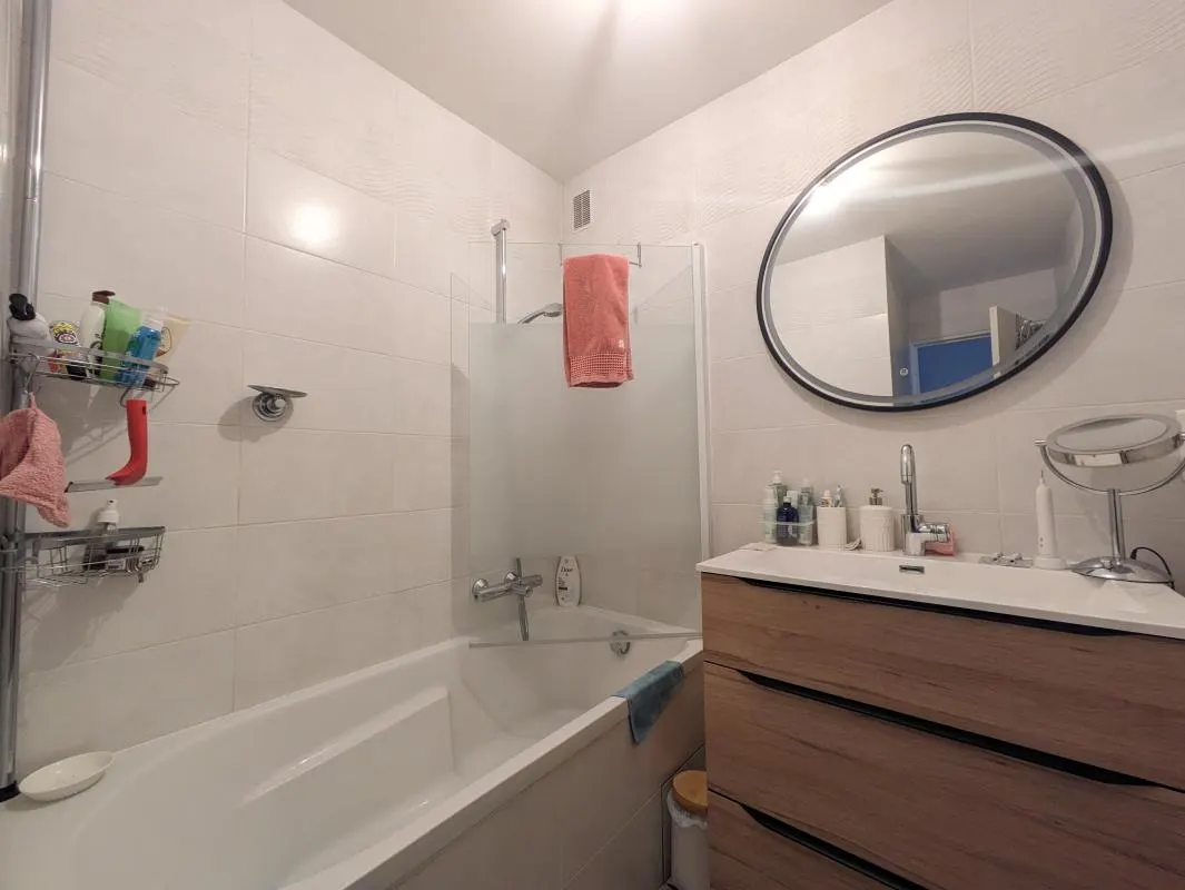Bel appartement T4 Bourgoin Jallieu - Chauffage collectif : photo 7 sur 7