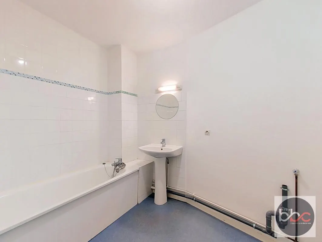 À louer — Appartement T2 de 55 m² — Bourgoin-Jallieu Centre-Ville : photo 4 sur 4