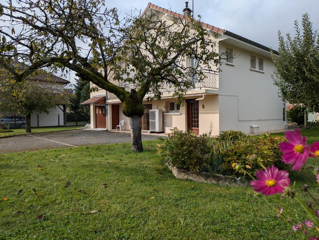 Maison individuelle au calme avec grand terrain arboré