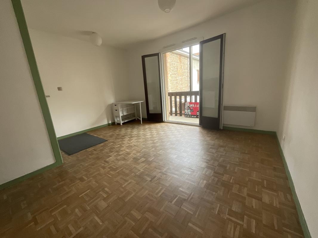 Studio avec balcon en plein centre-ville